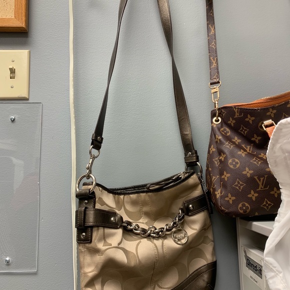 Coach purse - Picture 2 of 5